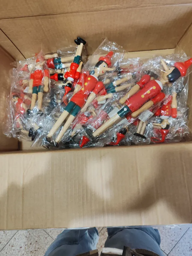 Lotto 35 Pinocchio in legno da 15-20 e 30 cm