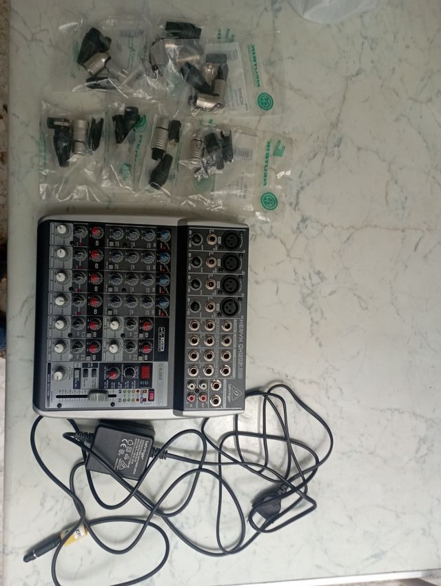 Mesa de mezclas Behringer Xenyx QX1202USB
