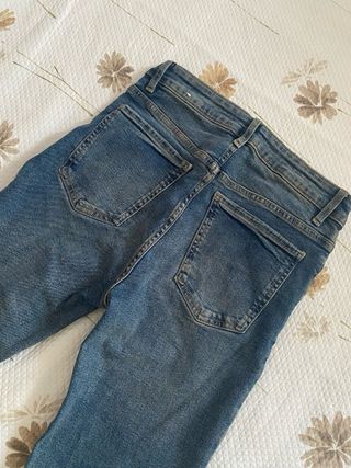 Pantalón vaquero azul MANGO corte recto