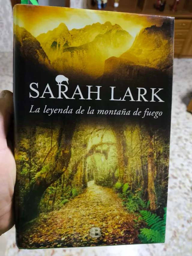 La leyenda de la montaña de fuego / Legend of t...