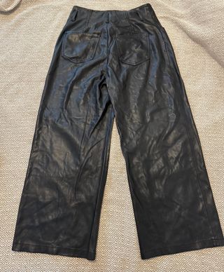 Pantalones anchos efecto piel negros