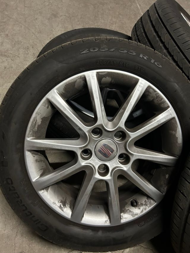 4 Llantas 16” de seat con neumaticos pirelli