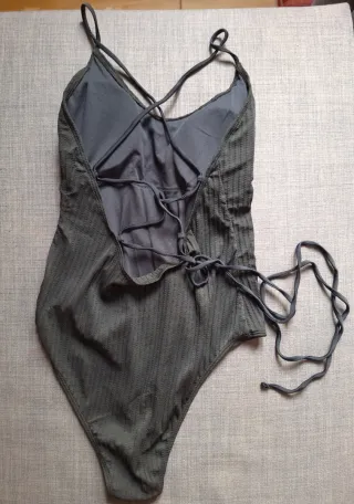 Costume da bagno mai indossato