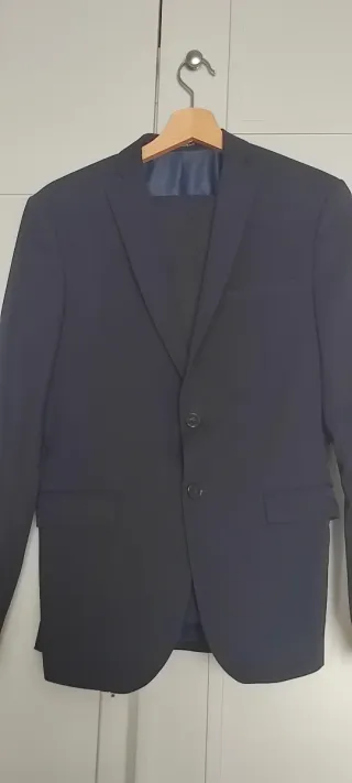 Traje azul adolescente