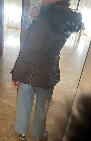 Plumas verde militar con capucha y pelo