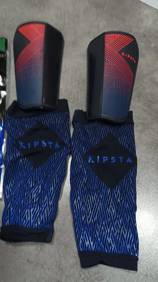 Espinilleras Kipsta Negras y Azules