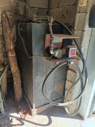 Tanque de gasolina con bomba