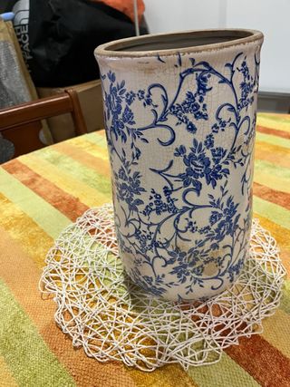 Vaso in ceramica blu e bianco