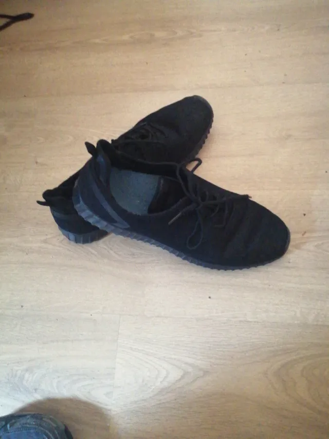 Zapatillas negras cómodas