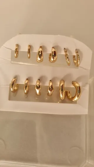Pack Bisutería Dorada: Pendientes y Collar