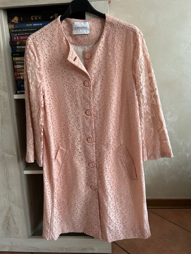 Cappotto in pizzo rosa
