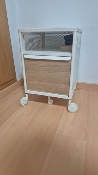 Cassettiera IKEA Bekant con ruote