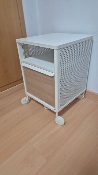 Cassettiera IKEA Bekant con ruote