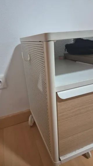 Cassettiera IKEA Bekant con ruote