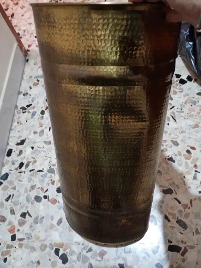 Portaombrelli in rame martellato