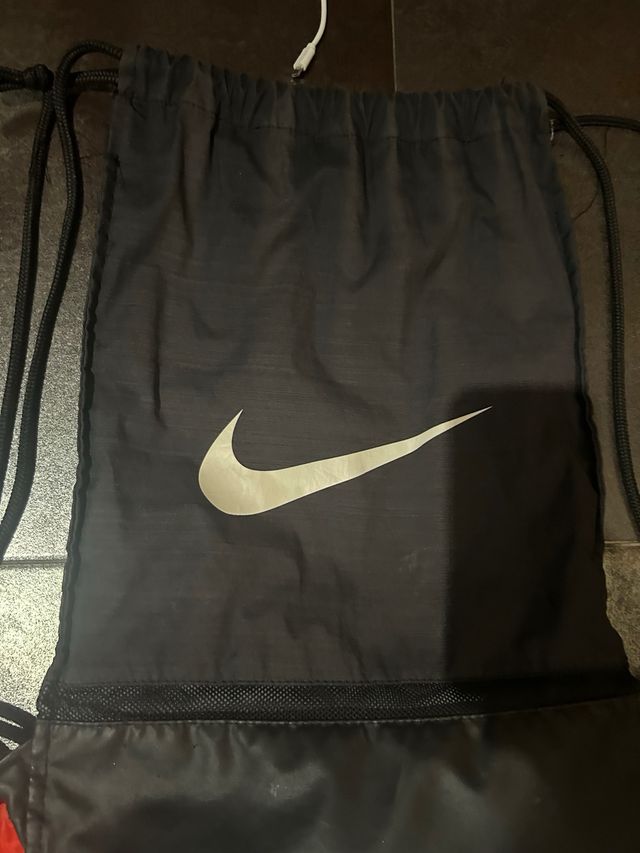 Mochilas Nike Negras y Rojas mochila Adidas negra