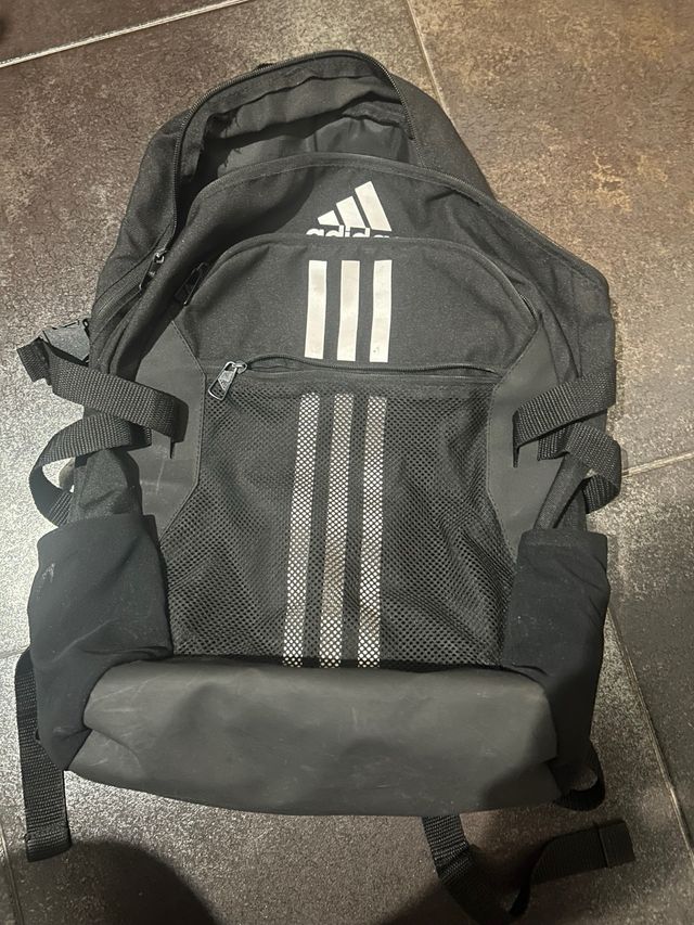 Mochilas Nike Negras y Rojas mochila Adidas negra