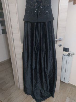Abito elegante nero con pizzo e perline