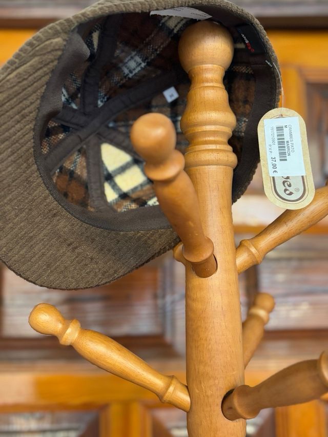 Gorra de pana marrón