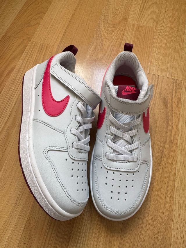 Zapatillas Nike grises y rosas talla 33.5
