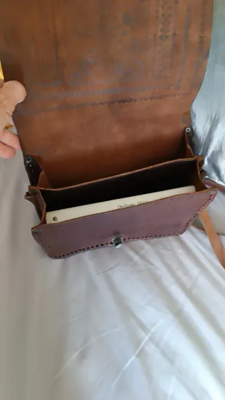 Bolso de cuero artesanal