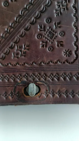 Bolso de cuero artesanal