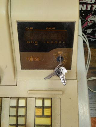 Máquina registradora vintage Fujitsu 90s