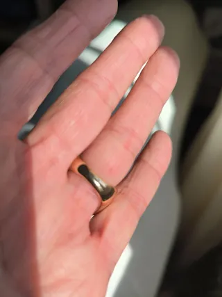 Anillo Acero  dorado.3 cristales colores.T17