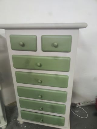 Cassettiera e tavolini in legno di pino