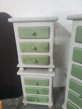 Cassettiera e tavolini in legno di pino