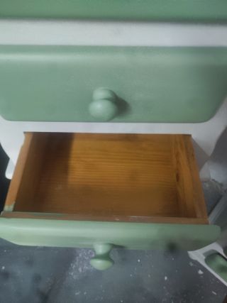 Cassettiera e tavolini in legno di pino