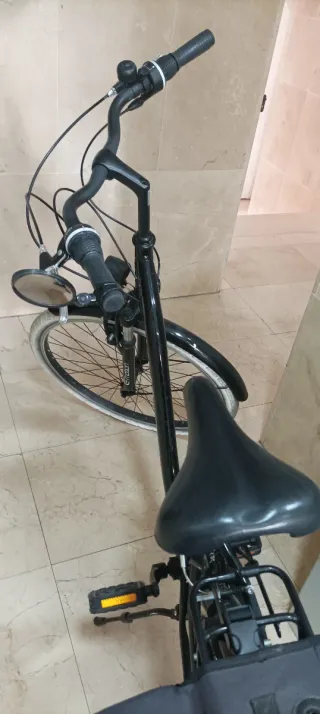 Bicicleta de paseo negra