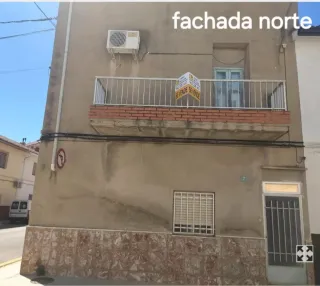 Casa con garaje y terraza en Anna