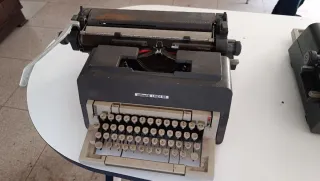 Máquina de escribir Olivetti Linea 98