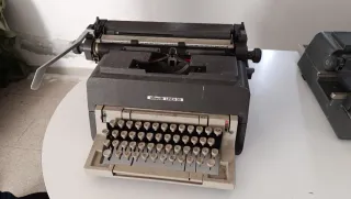 Máquina de escribir Olivetti Linea 98