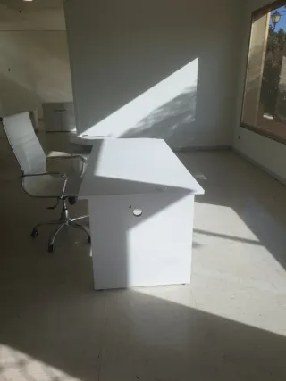 Mesa de oficina blanca