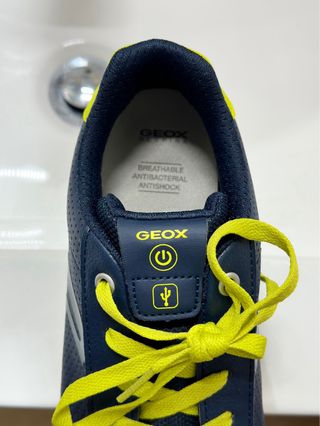 Zapatillas Geox J745PB azul con luces