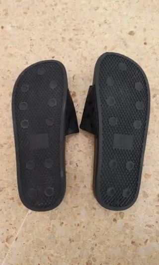 Chanclas Leone 42 Negro y Dorado