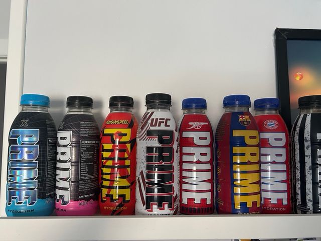 Botellas de Bebida Prime. 33 botellas vacías.