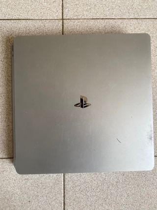 PlayStation 4 Slim Silver + 1 Controller