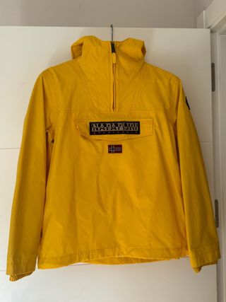 Chubasquero Napapijri Amarillo Niño
Talla 14