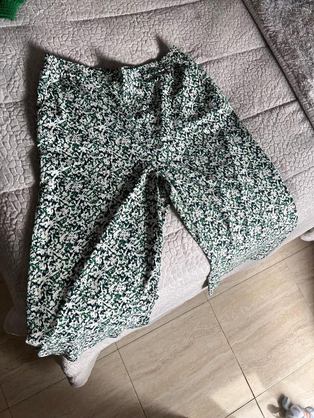 Pantalón estampado verde y blanco