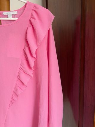 Blusa rosa con volantes