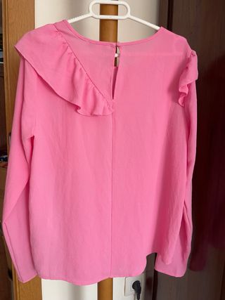 Blusa rosa con volantes