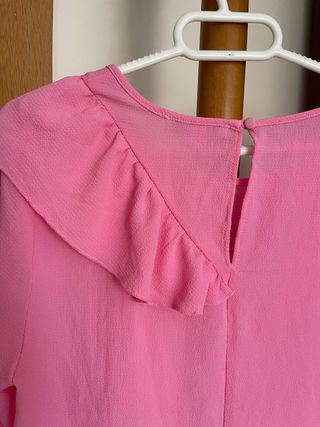 Blusa rosa con volantes