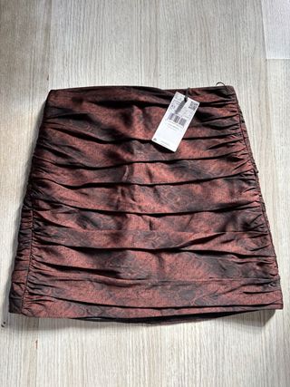 Falda Mango XS efecto arrugado estampado