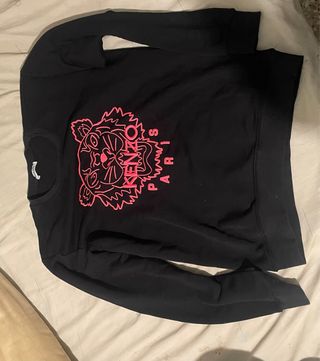 Sudadera Kenzo Negra con Diseño Rosa