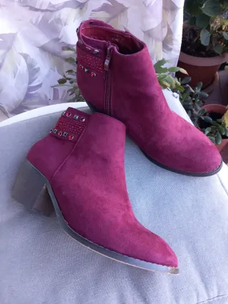 Botas Belles color burdeos.