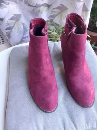 Botas Belles color burdeos.