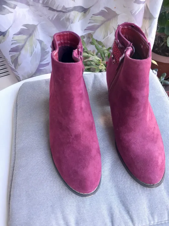 Botas Belles color burdeos.